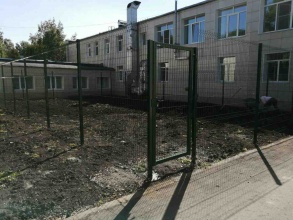 3D заборы для школы 15 метров фото в Высоковске