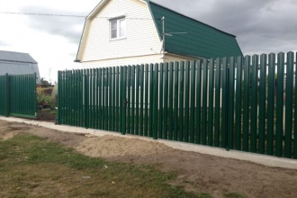 Забор из евроштакетника на ленточном фундаменте 70 метров фото в Высоковске