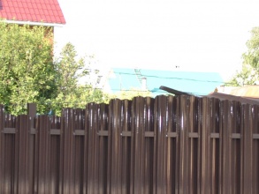 Забор из евроштакетника на ленточном фундаменте 10 метров фото в Высоковске